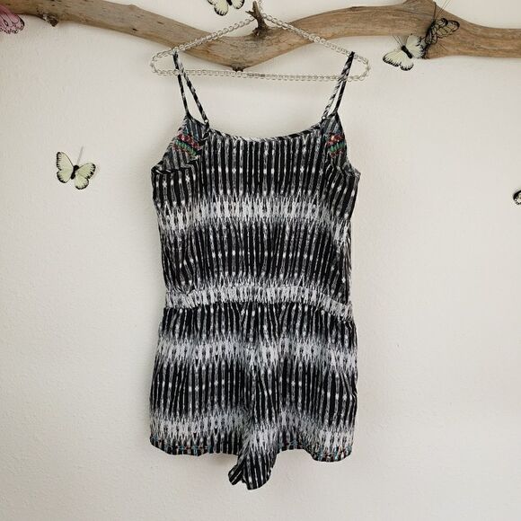 Jessica Simpson Noa embroidered romper - Picture 2 of 8